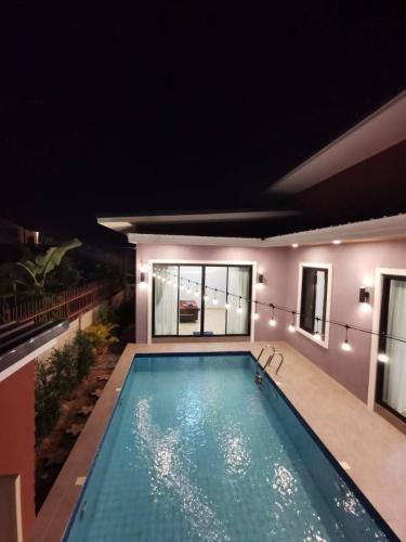 Sattahip House | DeeverPool Villa