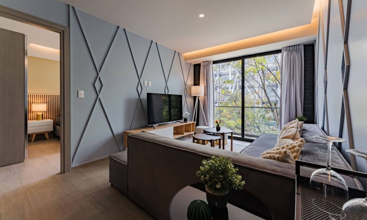 Del Valle Apartment | Del Valle Home with Balcony Near Cafés & Parks