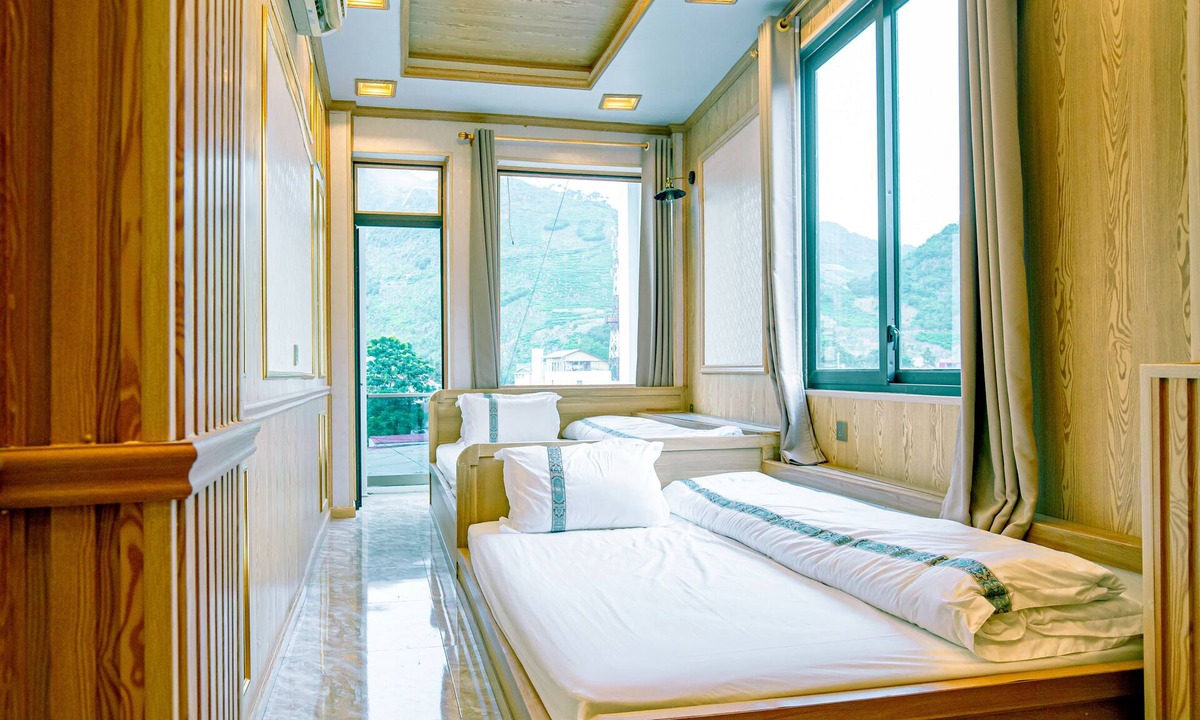 Meo Vac House | Deluxe Hà Giang Stay with AC, Scenic Views & Private Bath