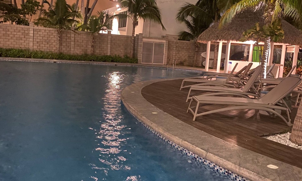 Las Gaviotas Condo | Departamento DE Lujo A PIE DE Playa Zona Dorada