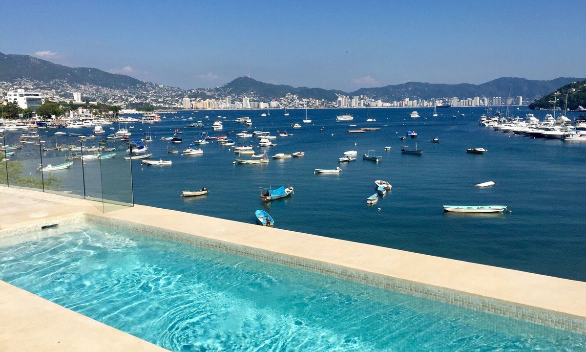 Las Playas Apartment | Dept. Large. Beautiful view of the main bay.