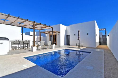 El Centenario House | Desert Luxury Villa Pool Rooftop Near Airport