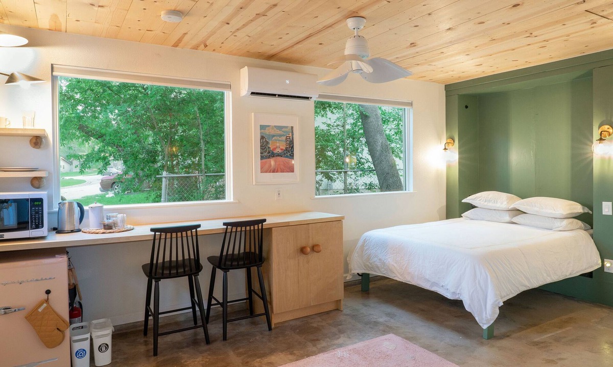 East MLK Apartment | Designer E Austin Studio Close to Airport, Downtown, & UT Campus