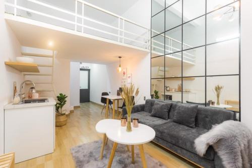Hang Trong Apartment | Drumie House - 50m to Hoan Kiem lake