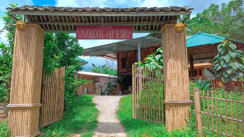 Yen Minh House | Du Gia Wooden Homestay