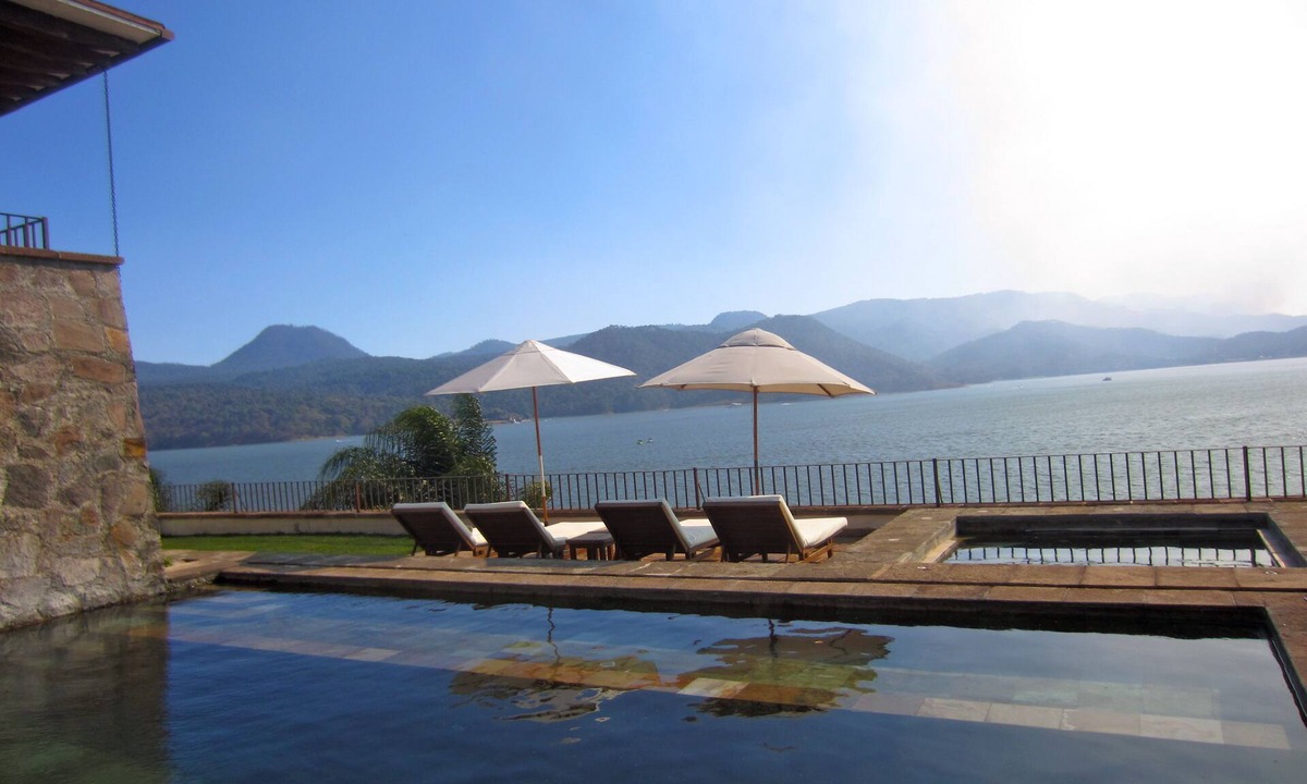Centro Villa | El Beneficio, esplendida villa a la orilla del lago, extraordinaria ubicación