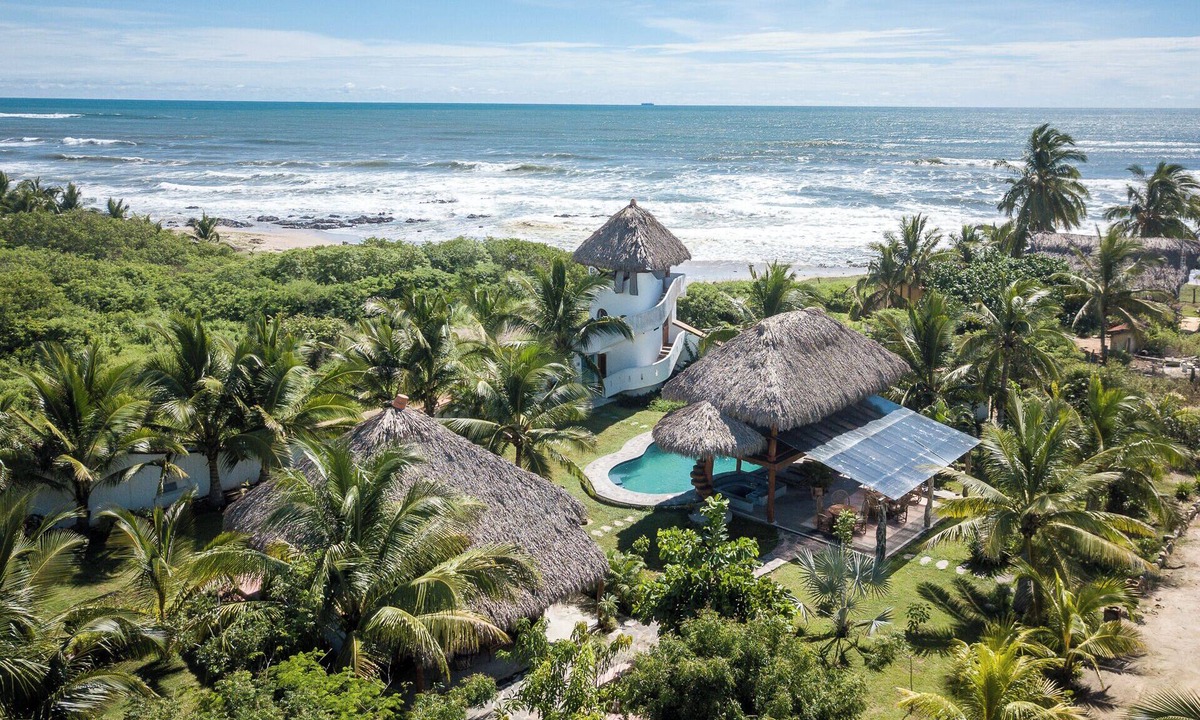 Troncones House | El MURO MAJAHUA RETREAT CENTER