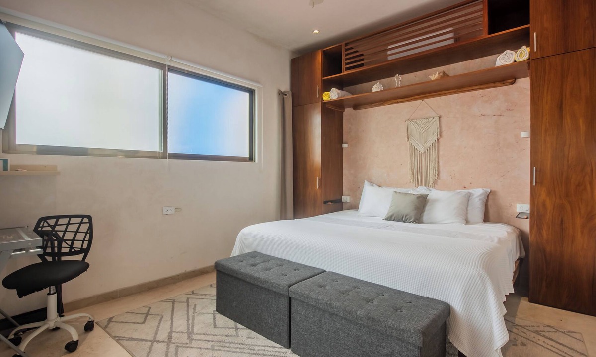 La Gloria Villa | Elegant private room by a pool