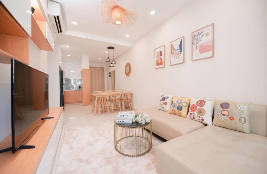 Tan Phu District Apartment | Emerald Celadon 2PN2WC - Gần Sân Bay, Aeon - Free Hồ Bơi