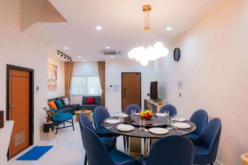 Phra Khanong Nuea Villa | EXCLUSIVE SUKHUMVIT RESIDENCE, 3 Min BTS, Thonglor, 20 Guests