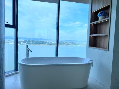 Ha Long Apartment | Executive Bay View A La Carte Hạ Long