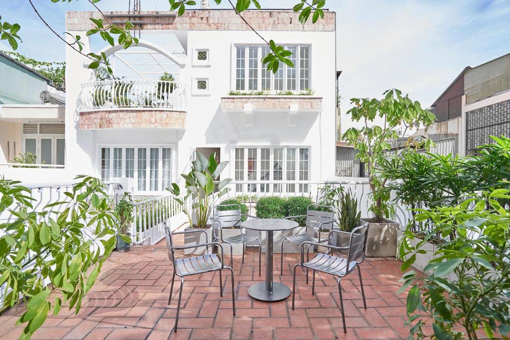 District 3 Hotel | Express by M Village Cao Thắng, a brand of Modern Village Lifestyle