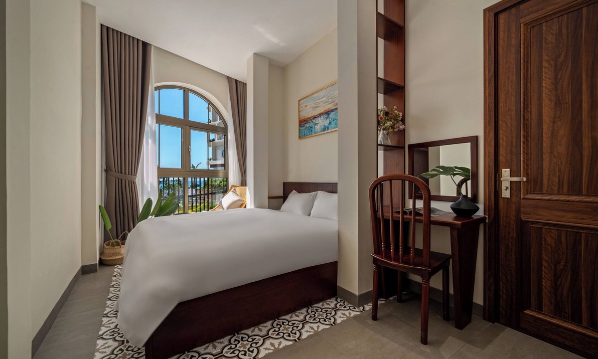 Son Tra Villa | Fabulous 05 Bedroom Luxury Beachside Retreat Villa with AC in Đà Nẵng By Villuxy