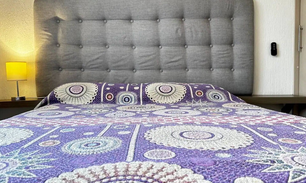 Guadalajara Apartment | Fast WiFi★Wash/Dry★ComfyBed★Free Parking★24-7Security