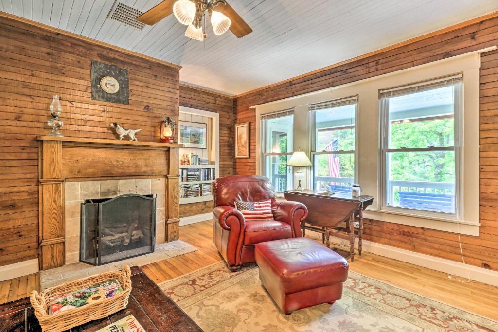 Crumpler House | Fish, Float & Relax Fireside: Home Near New River!