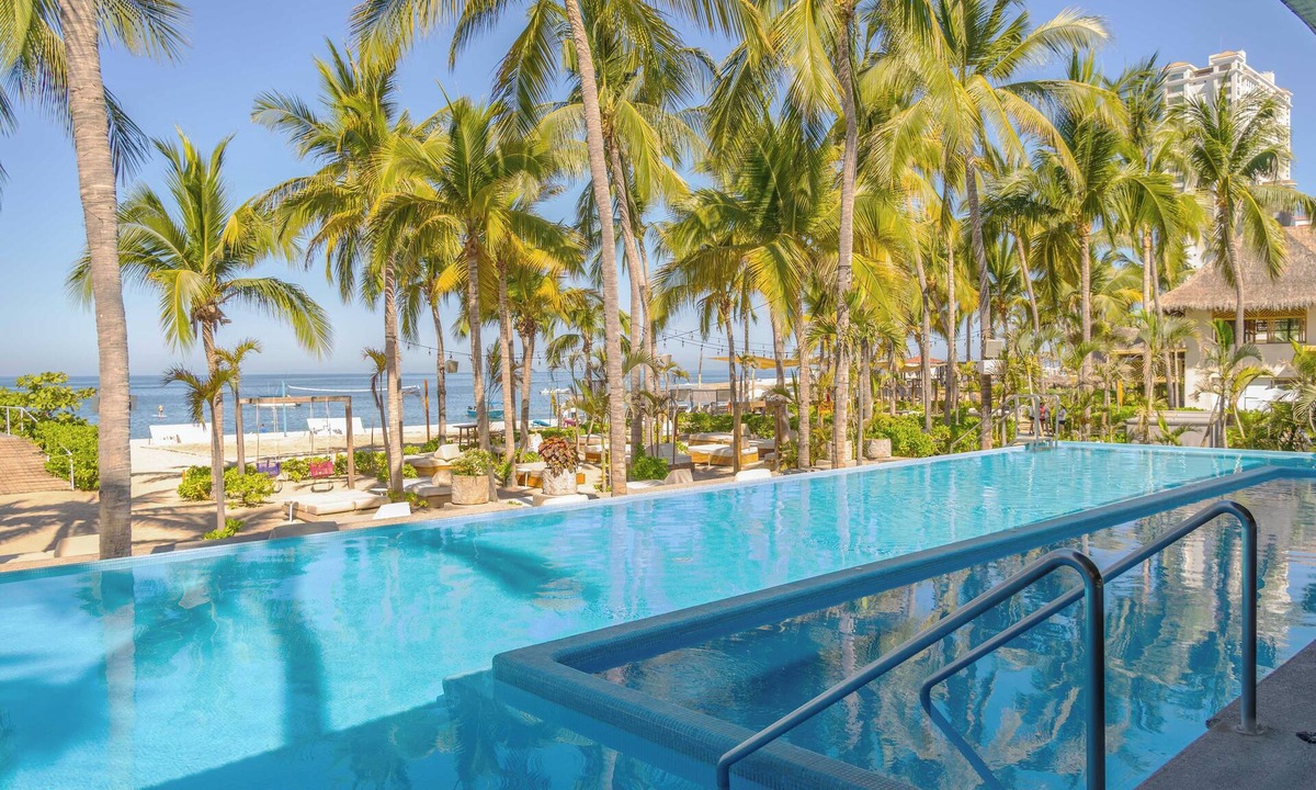 South Hotel Zone Hotel | Friendly Fun Vallarta Different Experiences - All Inclusive.