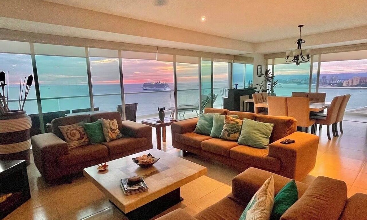 North Hotel Zone Condo | Gather your loved ones and pack your bags for the vacation of a life time!