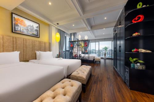 Hang Trong Hotel | Golden Legend Boutique Hotel