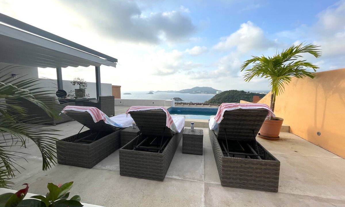 Ixtapa Condo | Great luxurious penthouse with private roof top pool lounge and spectacular view