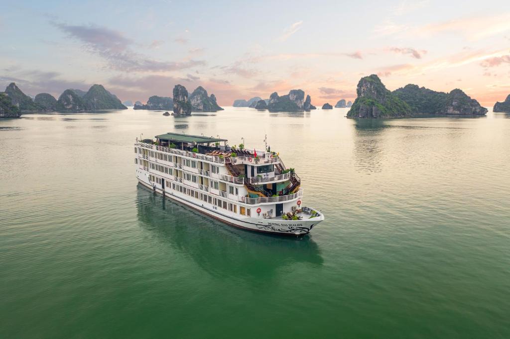 Ha Long Boat Rental | Ha Long Crown Cruise