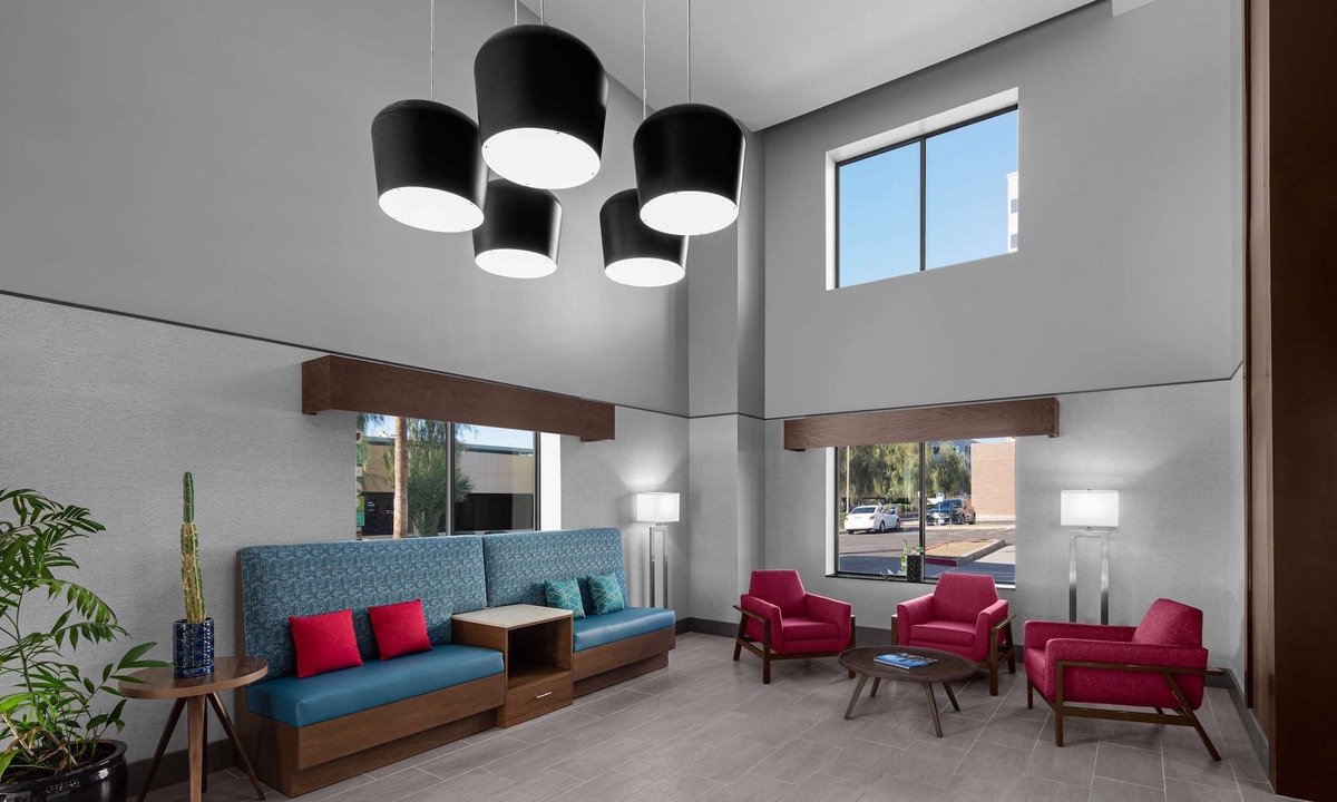 Camelback East Hotel | Hampton Inn Phoenix-Biltmore