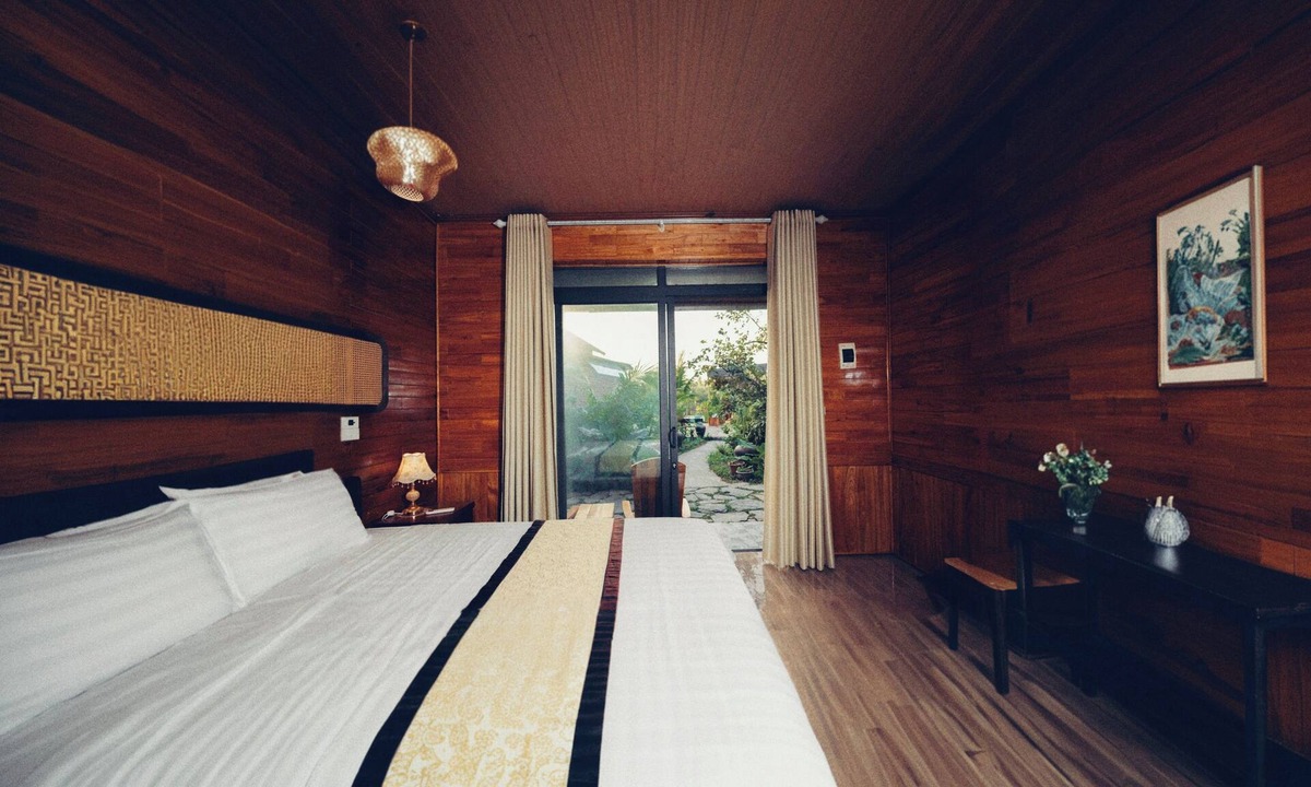 Hoa Lu Hotel | Havenora Retreat