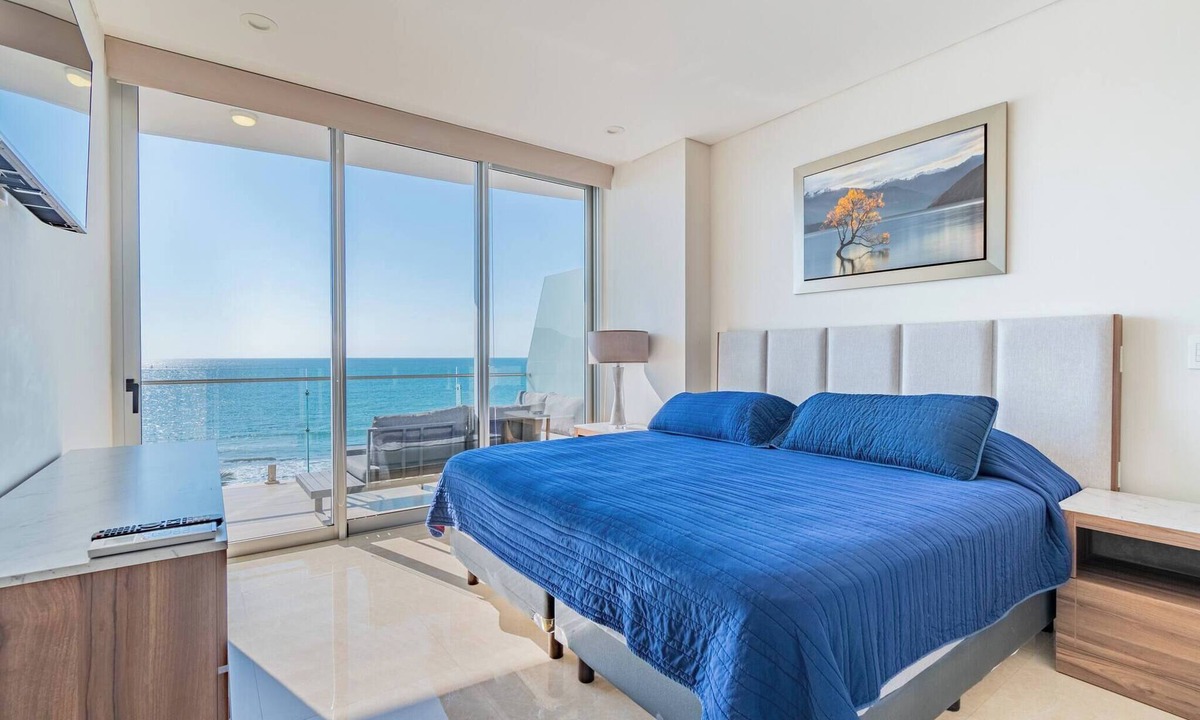 Zona Dorada Apartment | Hermoso Condo al Pie de la Playa "Camino al Mar"