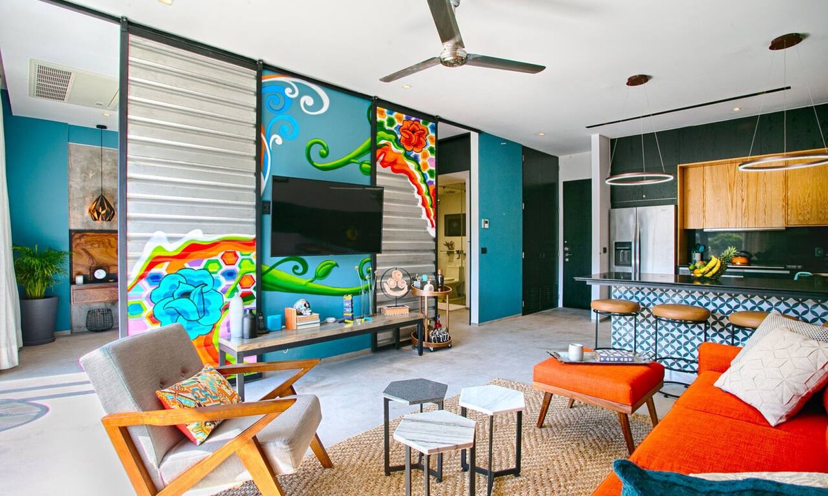 Romantic Zone Condo | HGTV Loft | Rooftop Pool + Gym + Views + Bar