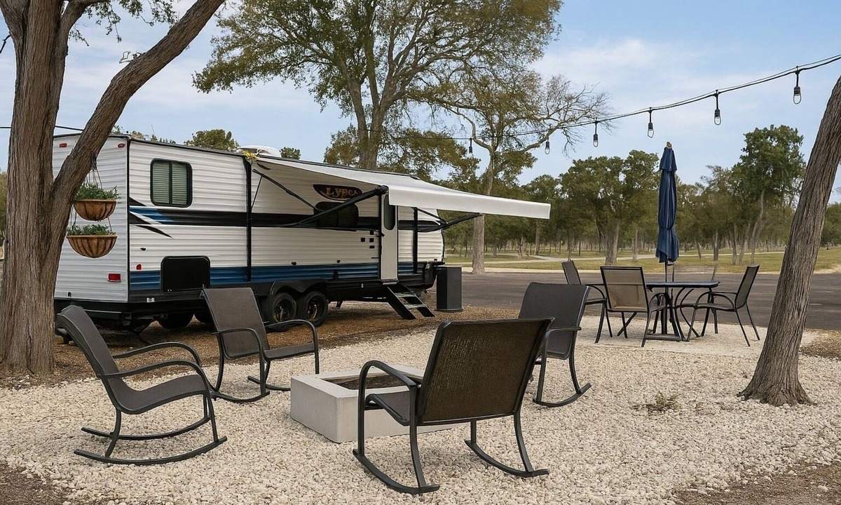 Spring Branch RV Rental | Hill Country Bear Retreat