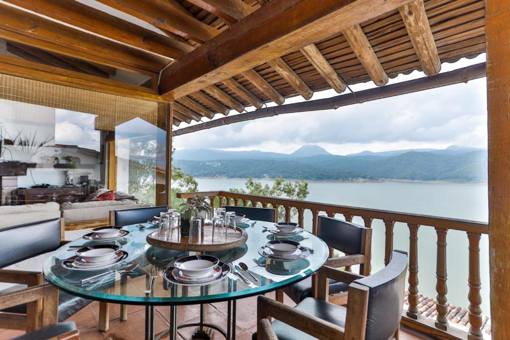 Centro House | Hostpal Casa Palomares con vista al lago