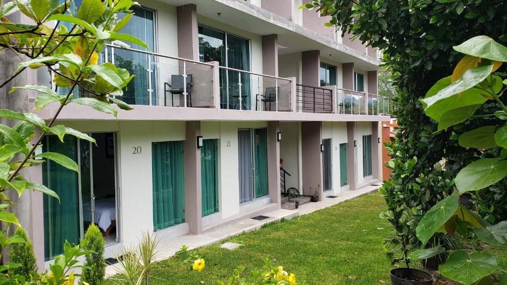 La Laguna Hotel | Hotel CaLu 21 en La Laguna, Santa María del Oro