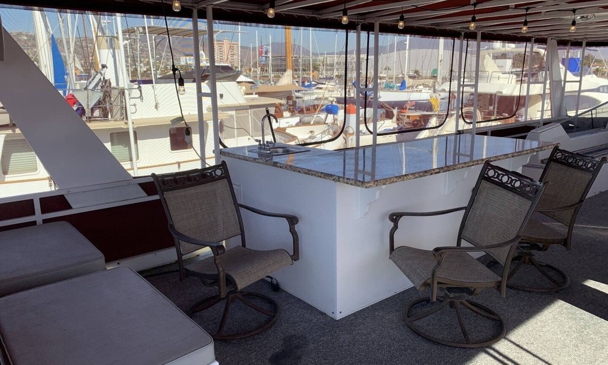 Ensenada Boat Rental | House Boat 6 Bdrm 2 BathRm Jaccuzzi Gated Down Town Ensenada