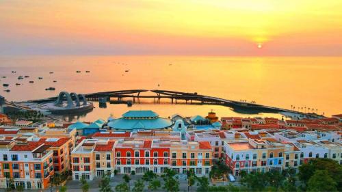 An Thoi Hotel | HUB MULTI 3 HOTEL - Sea & Firework View