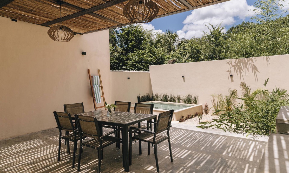 Valladolid House | Incredible new house with a pool: Casa Nyx