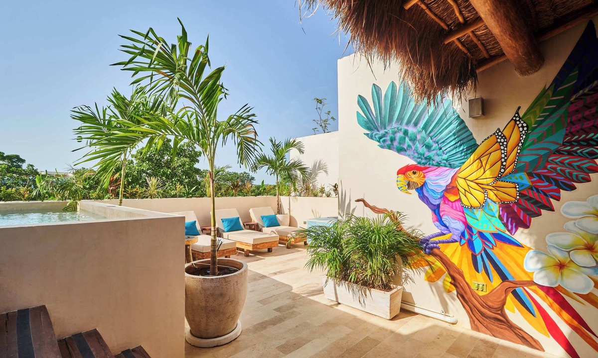 Zama Condo | Inspirational 3 Bedroom Penthouse with Plunge Pool,walkable to restaurants/bars