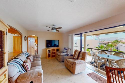 Zona Hotelera House | Inviting Apartment across from the Beach with Pool, Grill, Balcony & Golf nearby