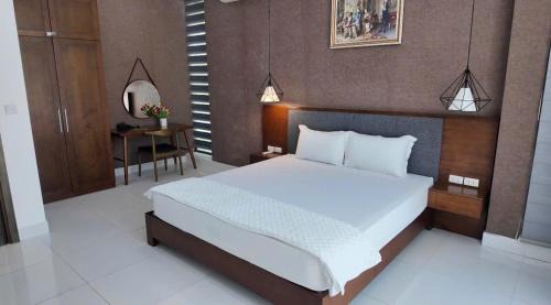 Luong Son Villa | Ivory Villas & Resort - Villa view hồ Lake View