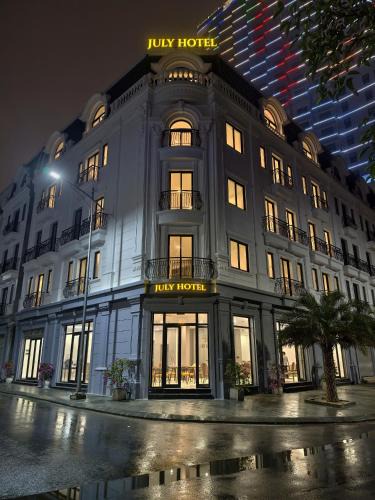 Dong Hoi Hotel | July Hotel Quang Binh - New Boutique Hotel in Quang Tri