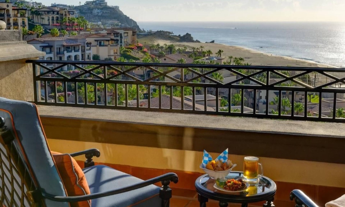 Los Cabos Resort | Junior Suite - Sunset Beach Resort & Spa in Pleasant Cabo San Lucas