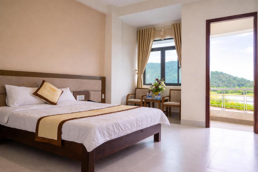 Tinh Gia Hotel | Khách sạn Huân Hạnh