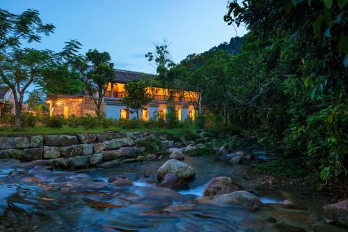 Uong Bi Hotel | Làng Nương Yên Tử (Yên Tử Village)