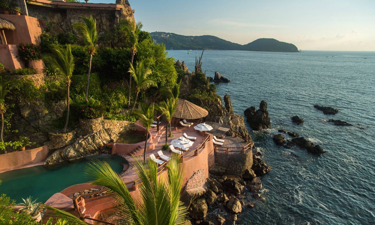 Zihuatanejo Hotel | La Casa Que Canta