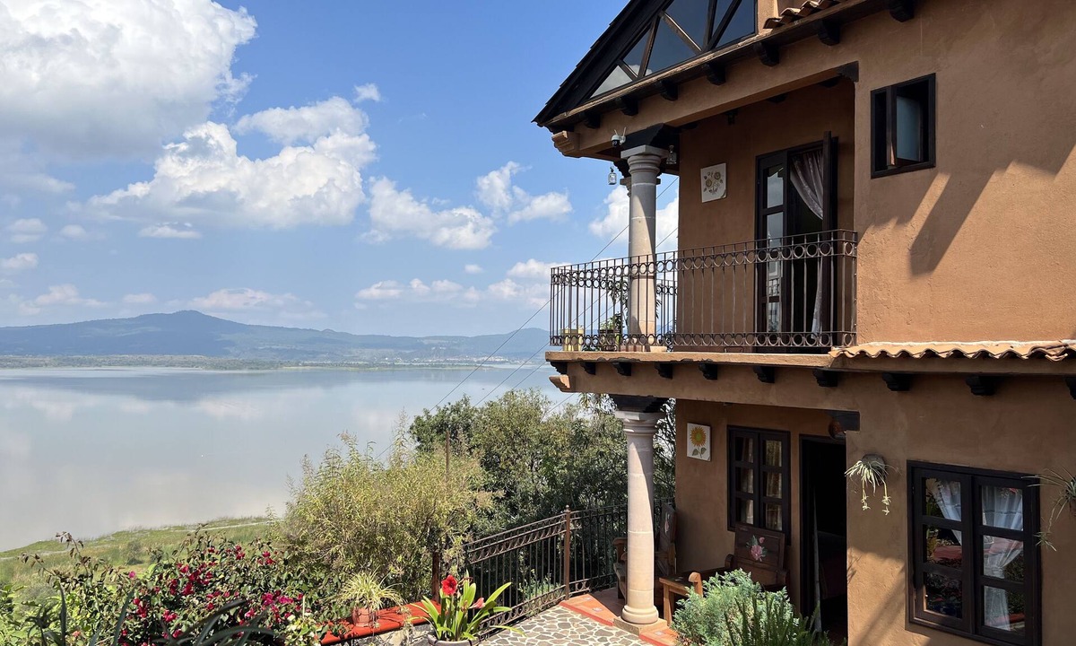 Tzintzuntzan House | La Gloria de los Ángeles