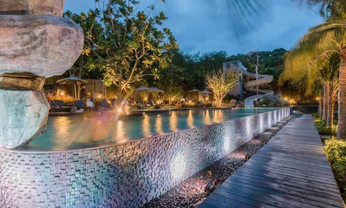 South Pattaya Apartment | Large High Floor, Best Pool and Great Location