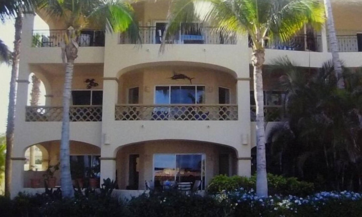Zona Hotelera Condo | Las Mananitas - 2nd Floor Luxury Corner Unit Closest to Beach