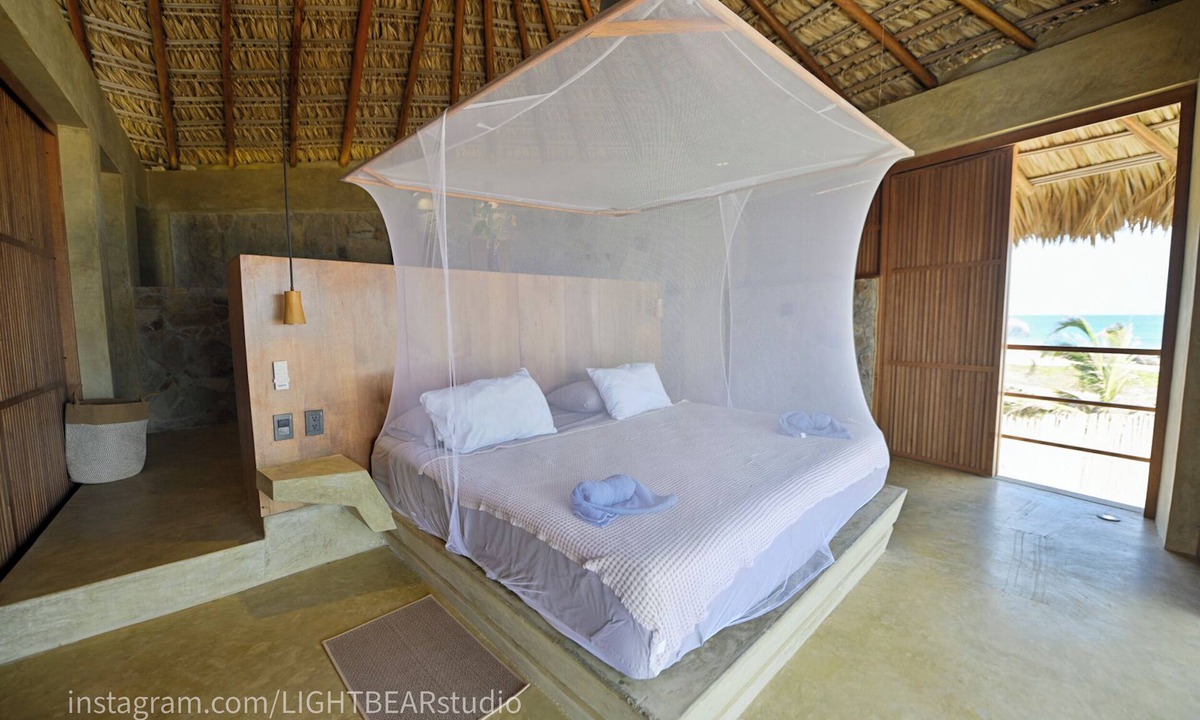 Santa Maria Tonameca Villa | Las Rocas: beach front room with infinity pool and spectacular views