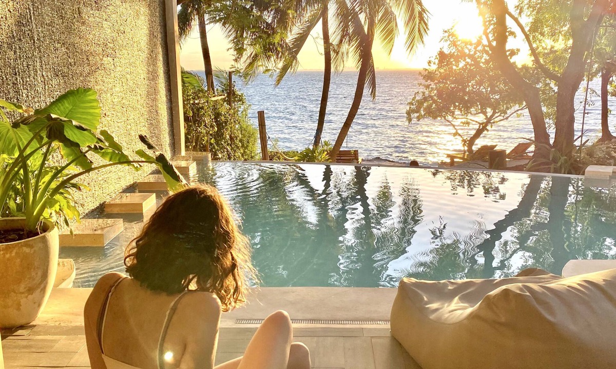 Isla Mujeres Villa | LOLA 13 BR Beachfront Villa Compound