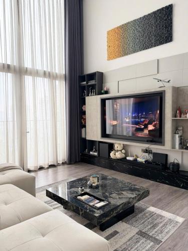 Tay Ho Apartment | Luxe Duplex - Pentstudio West Lake by JANADE Loft Suites