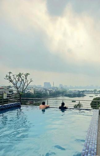 Truc Bach Hotel | Luxe Paradise Suites Hotel & Spa