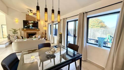 San Antonio Tlayacapan Villa | Luxurious 3-Bedroom Retreat in Ajijic - San Antonio- Walk to Everything
